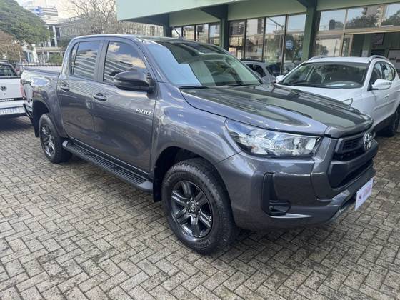 TOYOTA HILUX 2.8 D-4D TURBO DIESEL CD SR 4X4 AUTOMÁTICO TOYOTA HILUX 2.8 D-4D TURBO DIESEL CD SR 4X4 AUTOMÁTICO